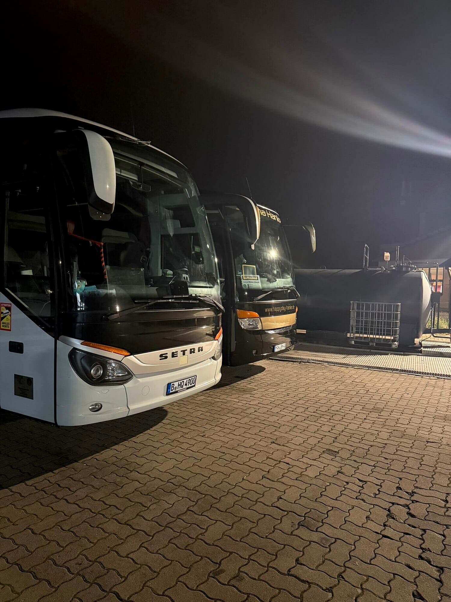 Eigener Fuhrpark von BerlinBus.DE auf dem Betriebshof in Berlin